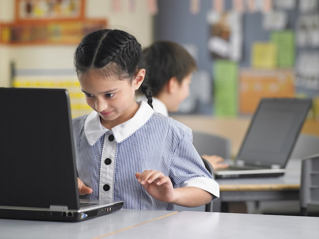 Technology can help students learn new material Technology can help students learn new material